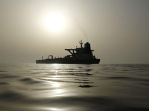 Танкер с нефтью