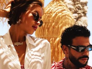 Любовница Тимати в бикини-ниточках вывалила пышную грудь на камеру