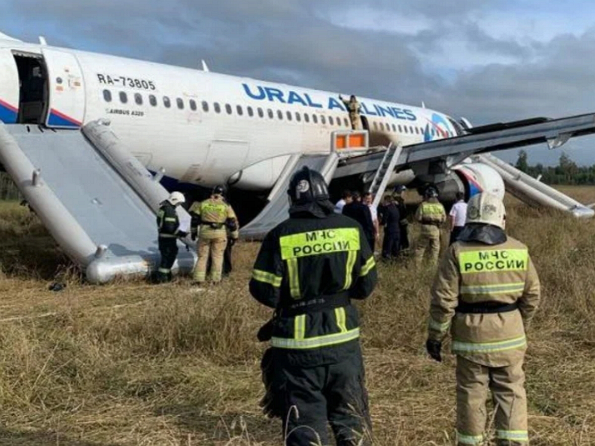 «Безграмотно»: летчик Сальников раскритиковал действия пилотов севшего в поле A320
