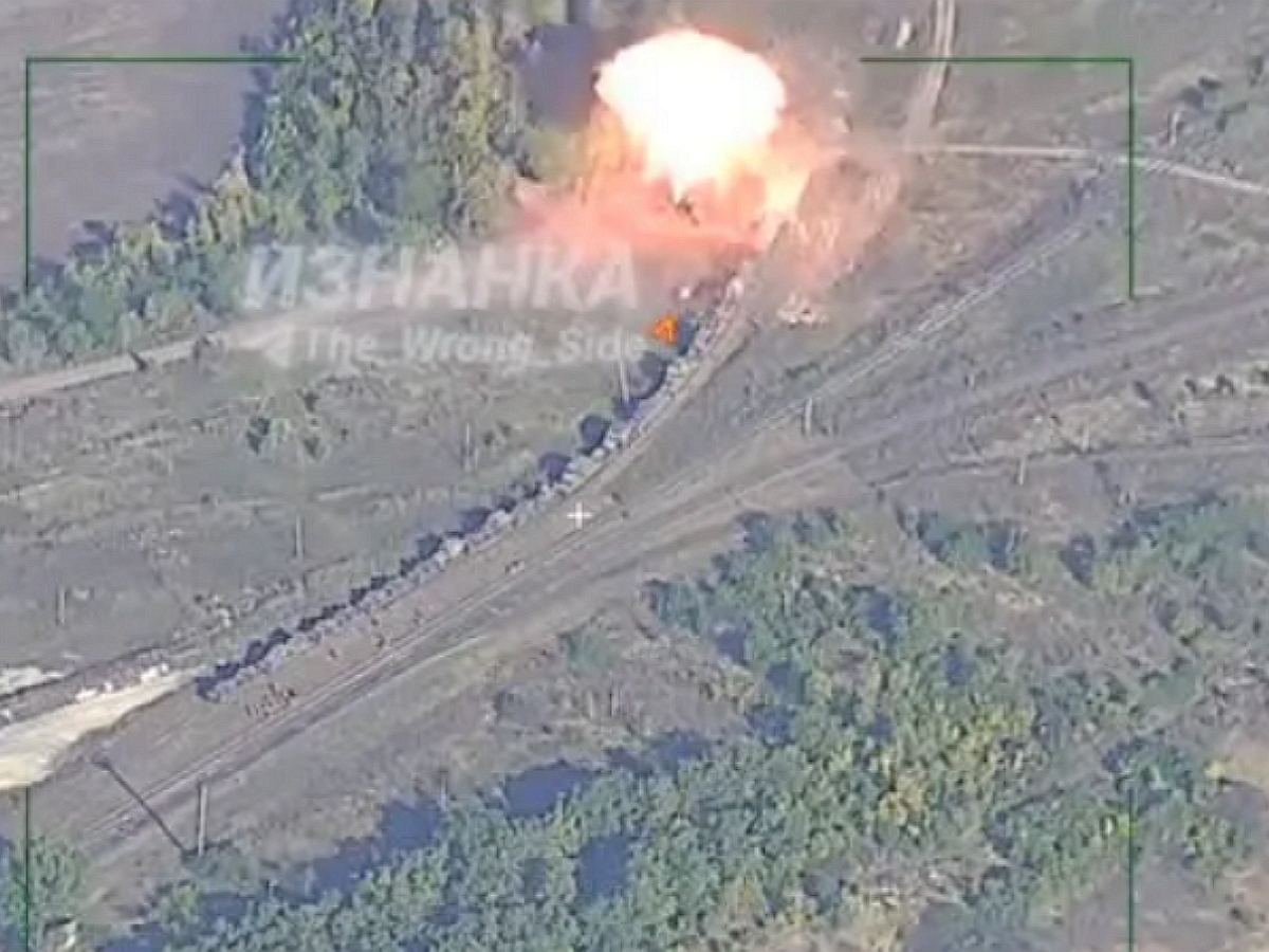 Опубликовано видео уничтожения железнодорожного состава с техникой ВСУ ФАБами