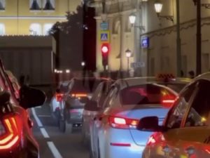 В Москве перекрыли дороги к Кремлю: названы причины