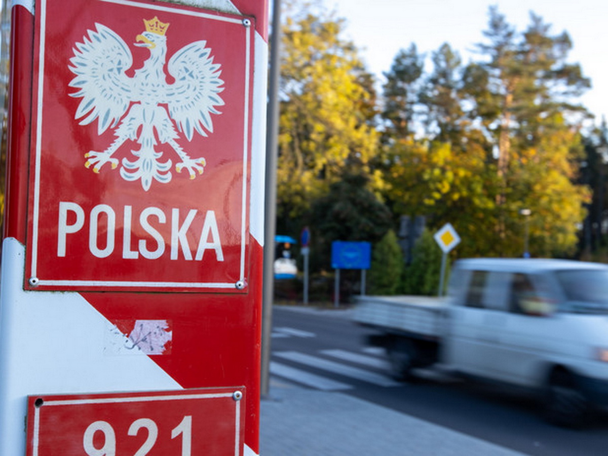 Польша с 17 сентября запретит въезд зарегистрированным в РФ автомобилям