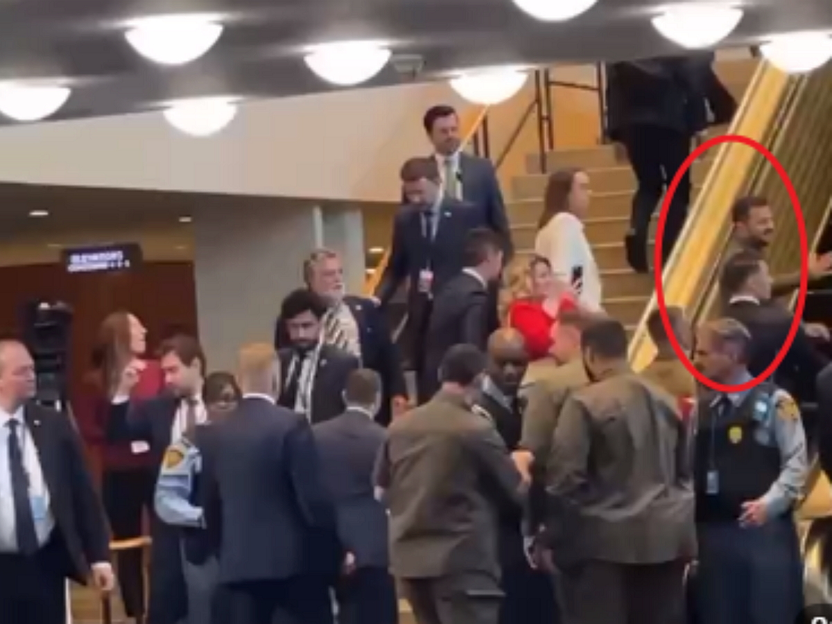 Зеленский устроил шоу на эскалаторе в штаб-квартире ООН