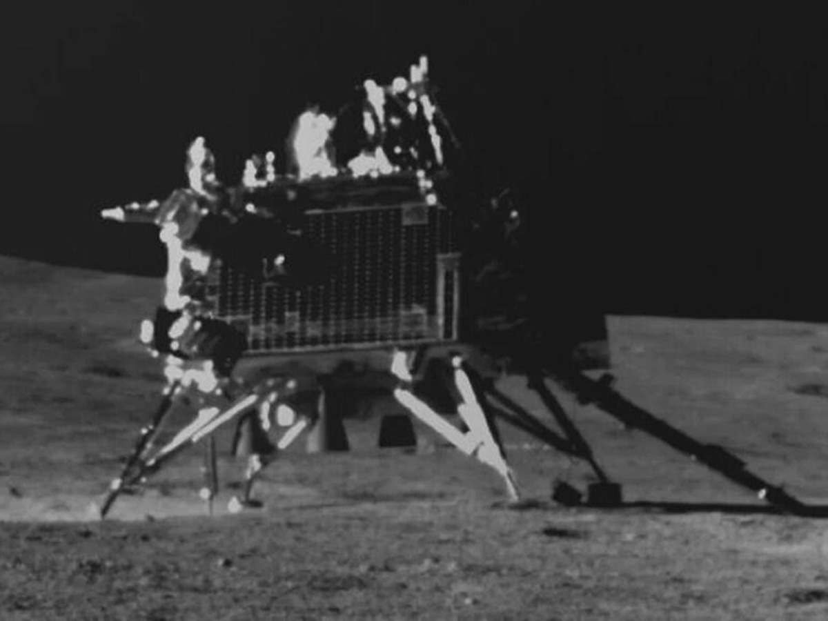 Впервые за 50 лет индийский луноход обнаружил на Луне землятресение