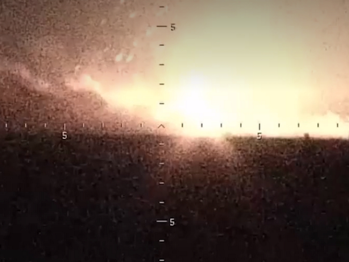 Минобороны показало видео поражения крылатой ракетой склада ВСУ с 3000 тонн боеприпасов