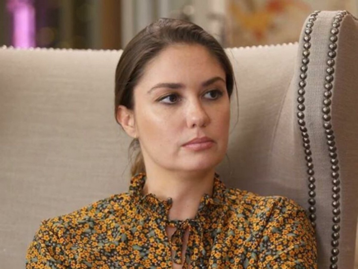 Полуголая Агата Муцениеце с люстрой на голове произвела фурор в Сети