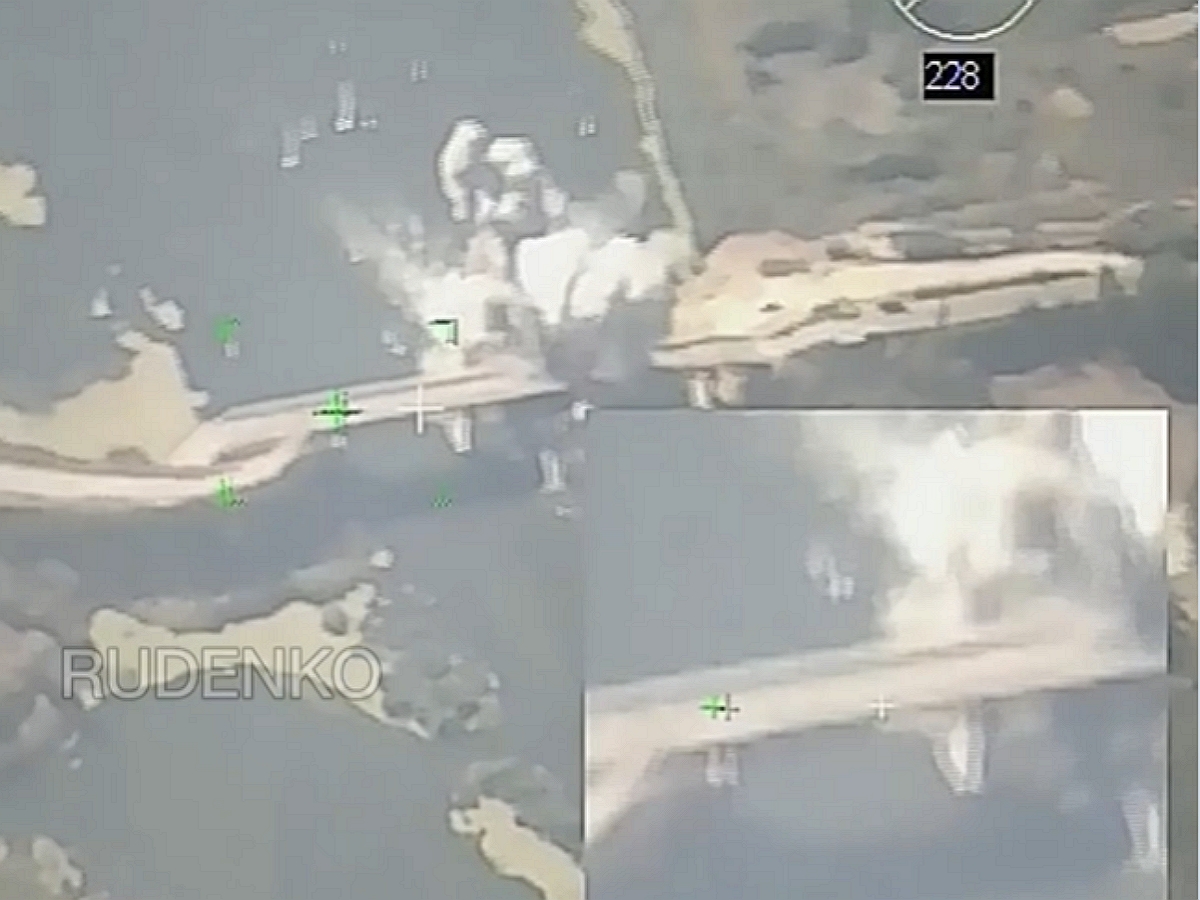 Российская ракета Х-38МЛ поразила украинский мост: опубликовано видео