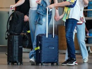 Странам Евросоюза разрешили не конфисковывать одежду россиян