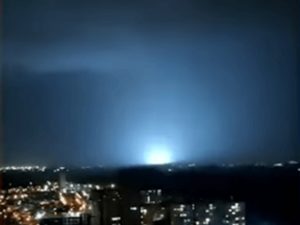 Необъяснимое свечение в ночном небе Колумбии попало на видео