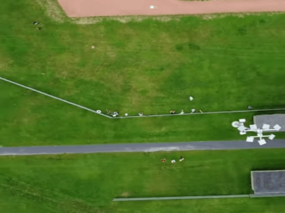 Юноша стал мировым рекордсменом, поймав мяч, сброшенный с дрона