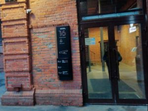 В элитном бизнес-клубе Москвы идут массовые задержания