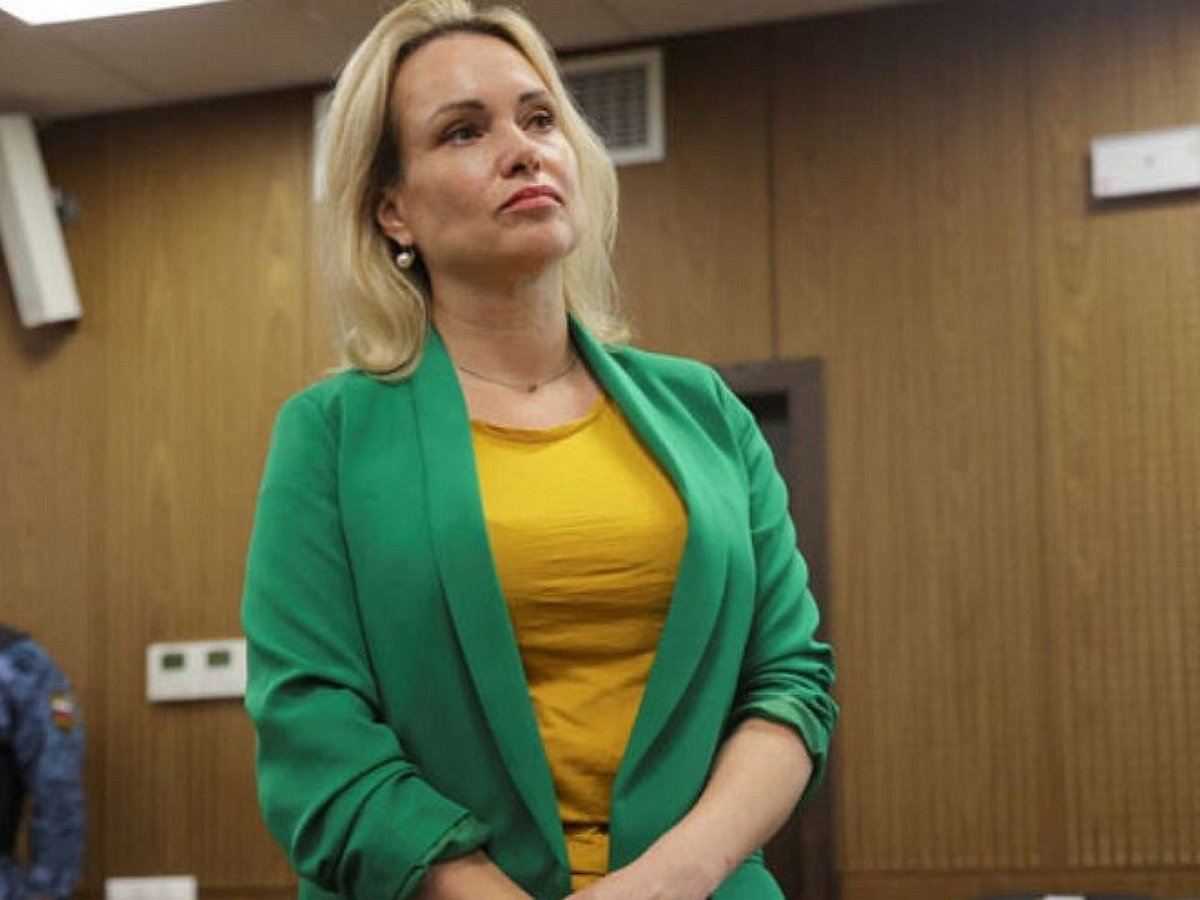 Экс-редактора Первого канала Марину Овсянникову пытались отравить в Париже