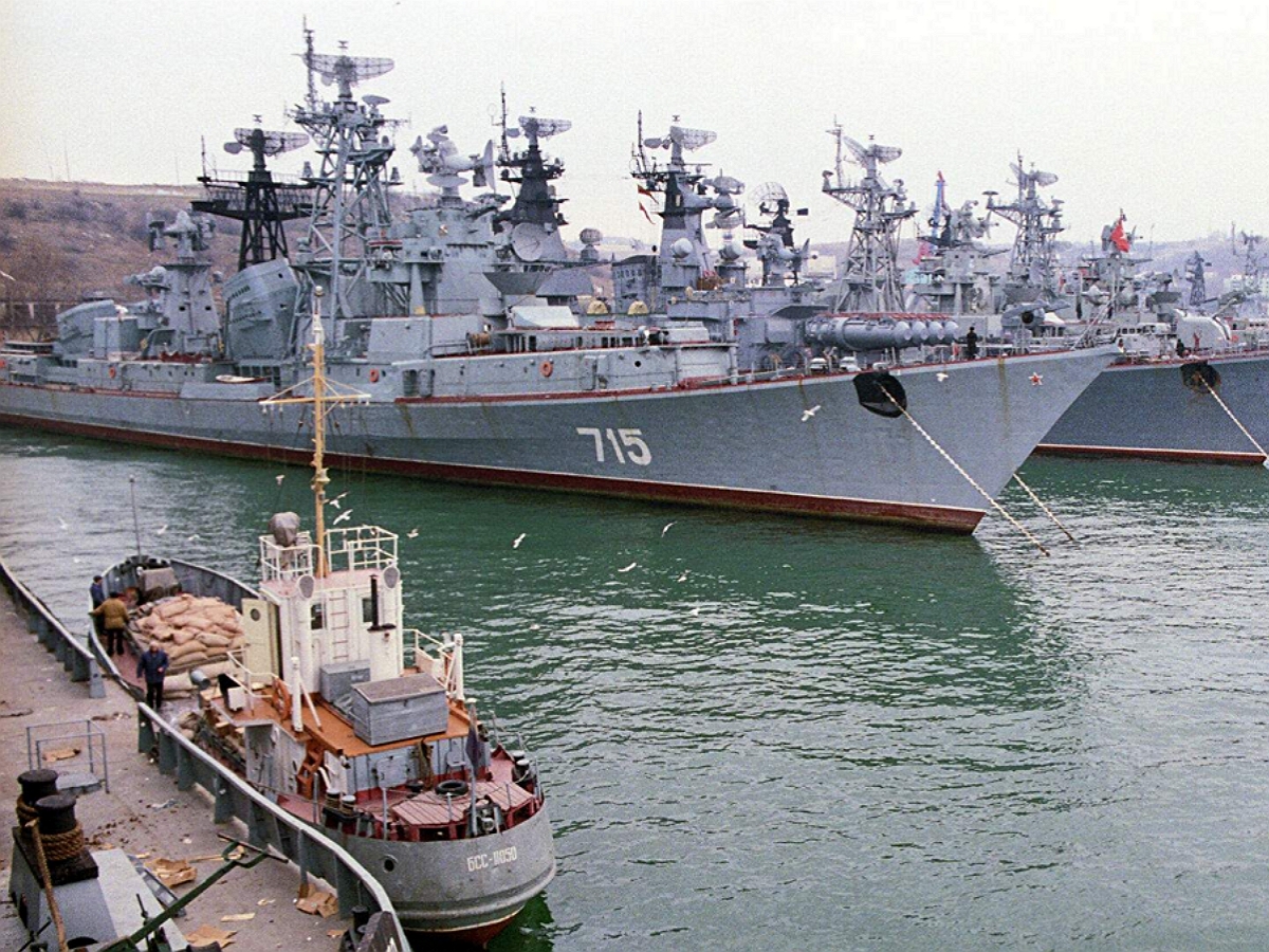 Корабли ЧМФ ВМФ РФ провели неожиданный маневр в Черном море