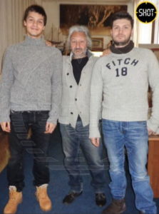 Стас Намин със синовете си