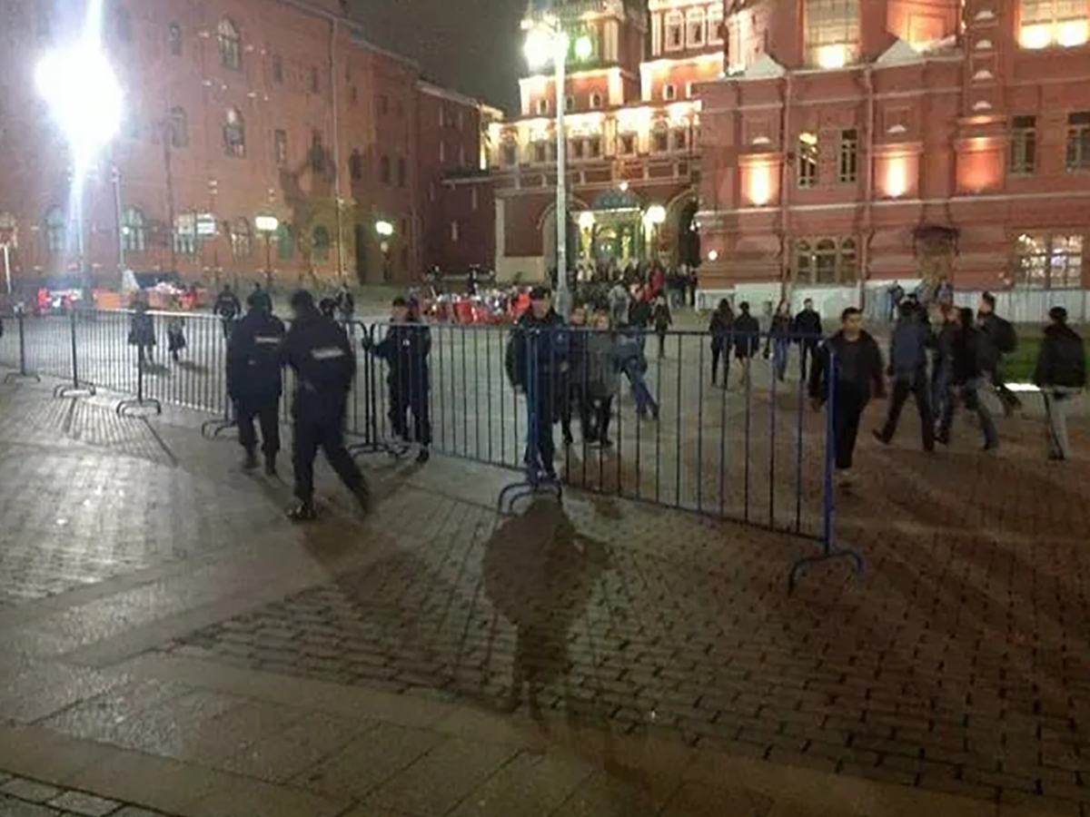 Перекрыли дороги возле Кремля в центре Москвы