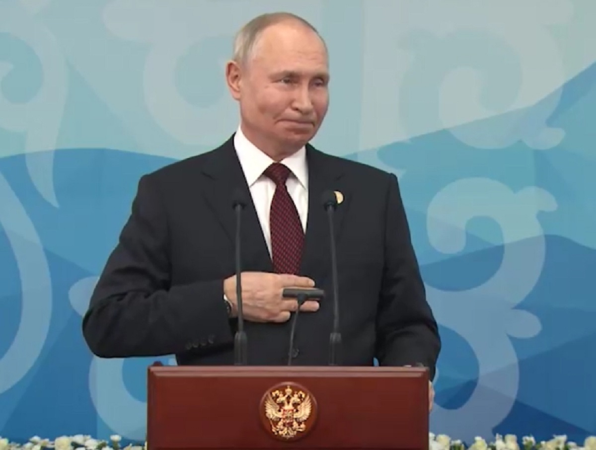 «Сообразили на троих»: жест Путина поняли не все иностранные журналисты