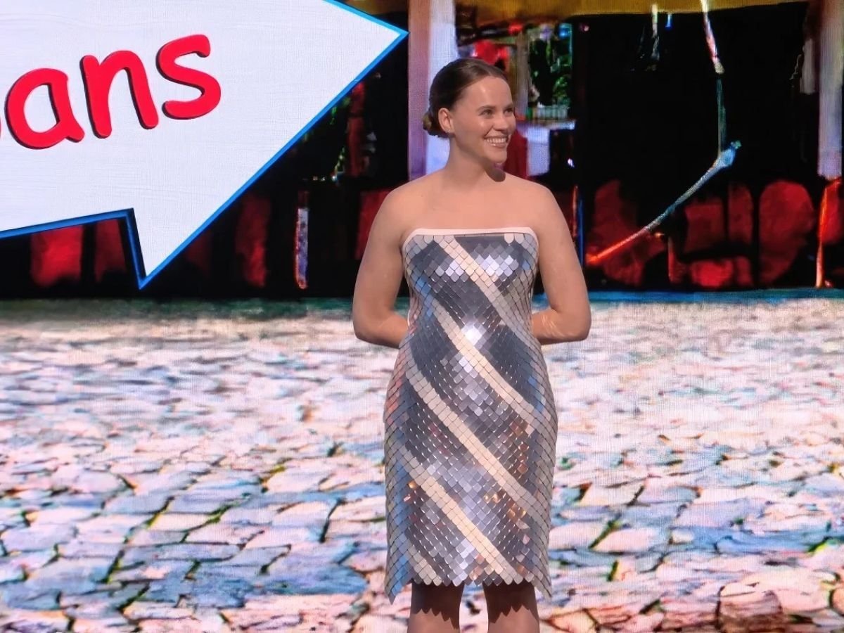 Adobe показали диджитал-платье, которое меняет дизайн по мановению руки