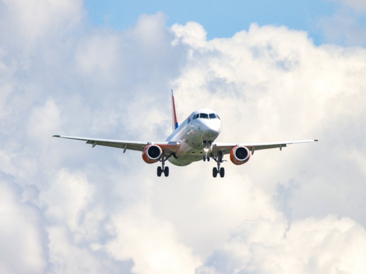 Самолет завис в воздухе