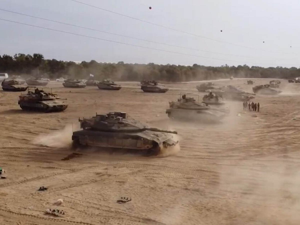 Армия Израиля заявила об окружении Газы