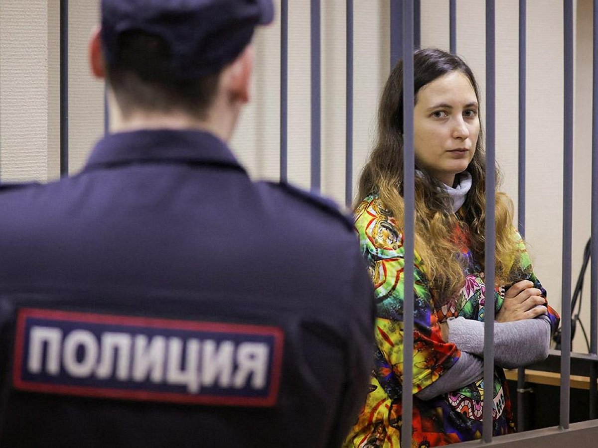 Художницу Скочиленко осудили на 7 лет колонии за фейки о ВС РФ