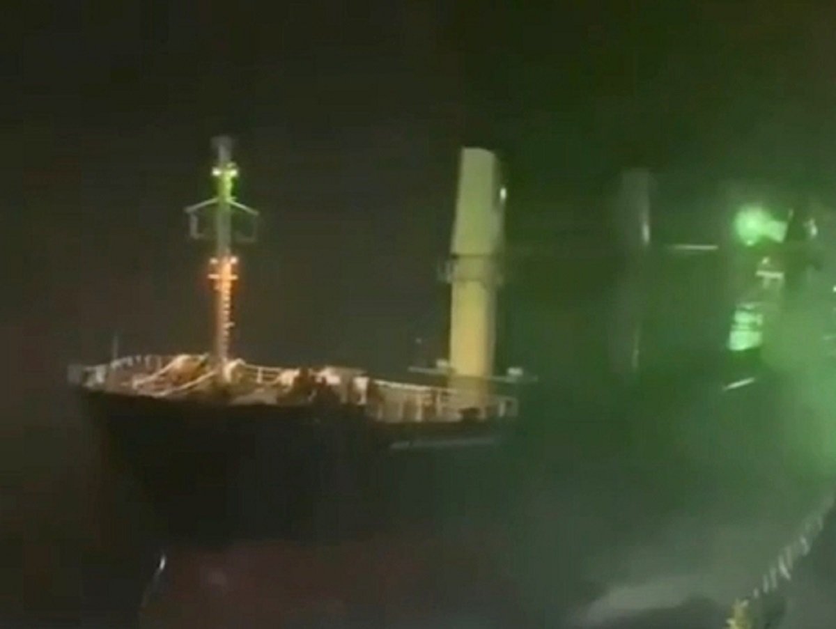 Массовую аварию в Керченском проливе в мегашторм засняли на видео