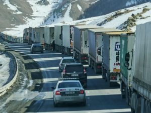 Россия нанесла ответный удар Пашиняну: армянские продукты застряли на границе