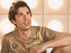 Сбежавший из РФ лидер «Ногу свело!» не может продать квартиру: опубликовано фото