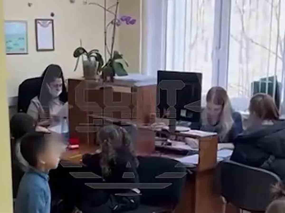 Полицейские забрали в отделение детей из частного детского сада в Москве