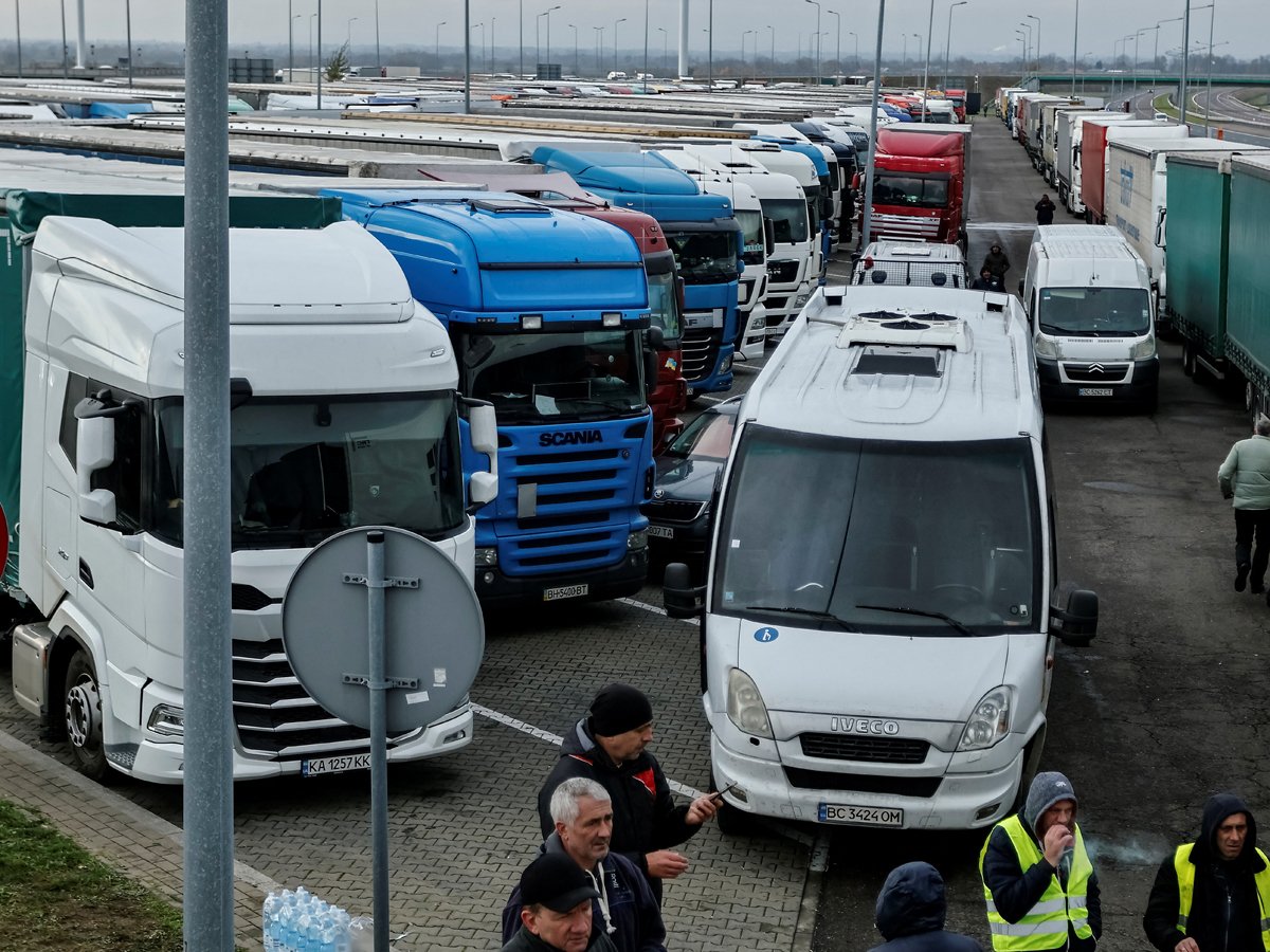 Польша заблокировала границу с Украиной, вызвав протест в Киеве
