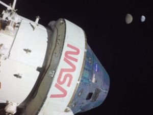 NASA показало видео с входящего в атмосферу Земли корабля Orion