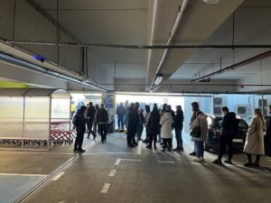 Украинцы, испугавшись мобилизации, выстроились в Европе в гигантские очереди