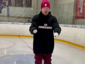 Костомаров впервые после ампутации встал на коньки