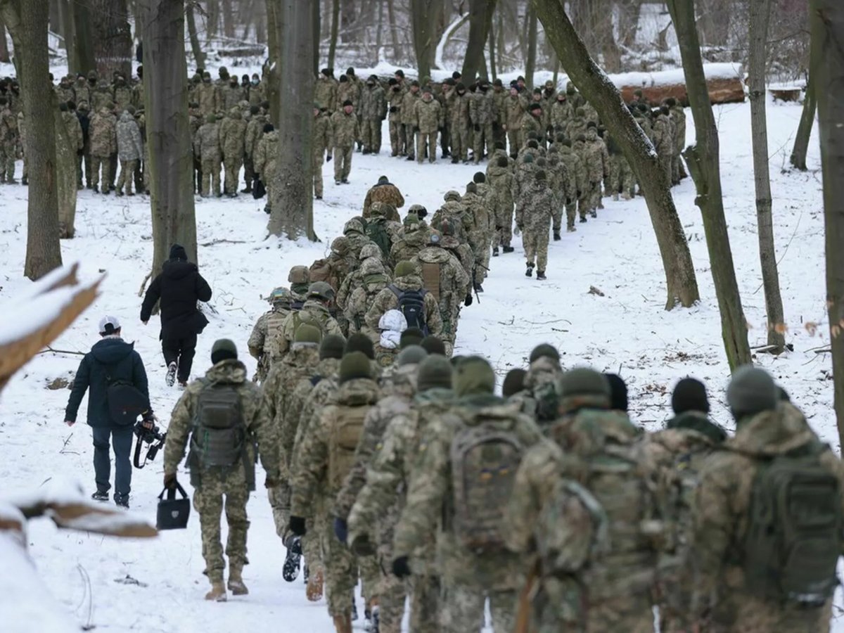 Войска на границе. Солдаты зимой на Украине.