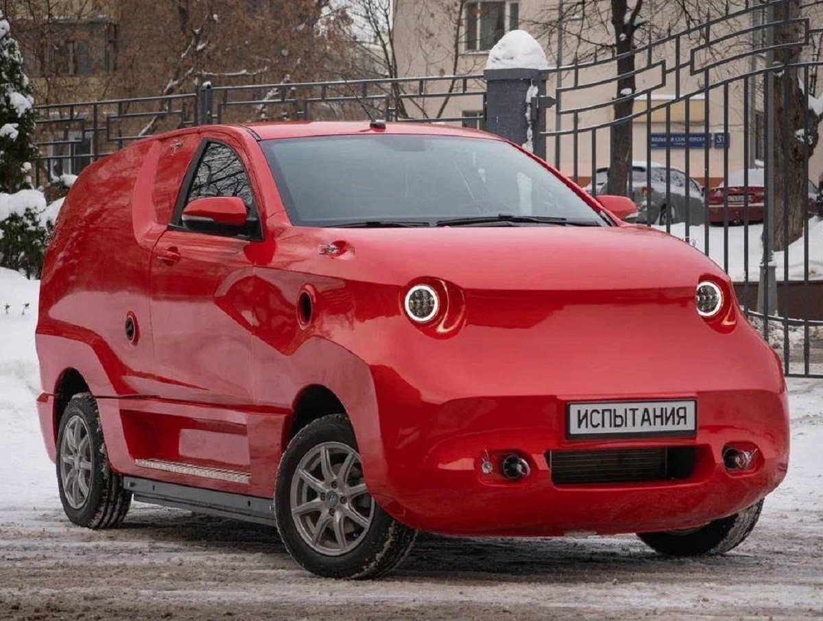 Россияне высмеяли первый отечественный электромобиль Amber