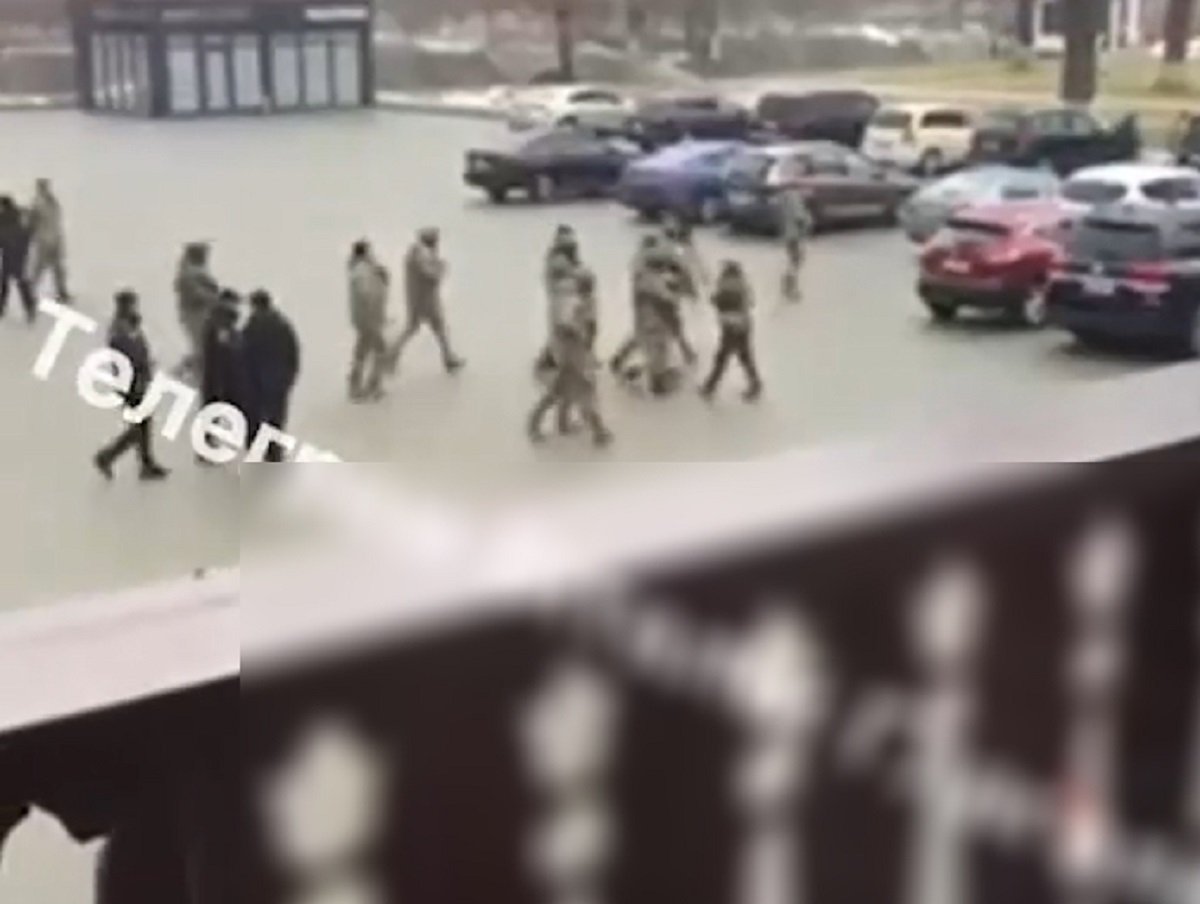 Украинские военкомы ловят мобилизованных на курортах: опубликовано видео