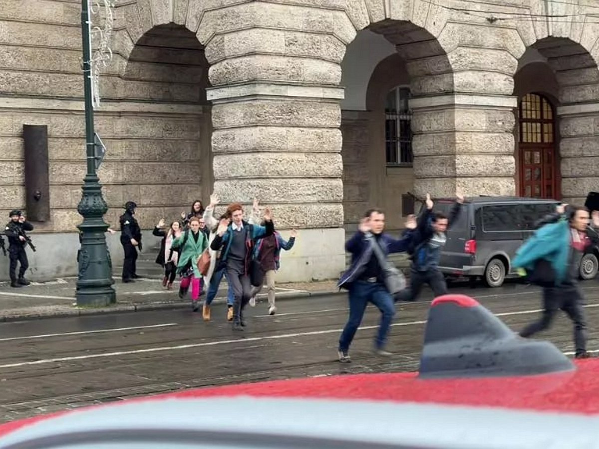 В Праге при стрельбе в университете погибли 14 человек