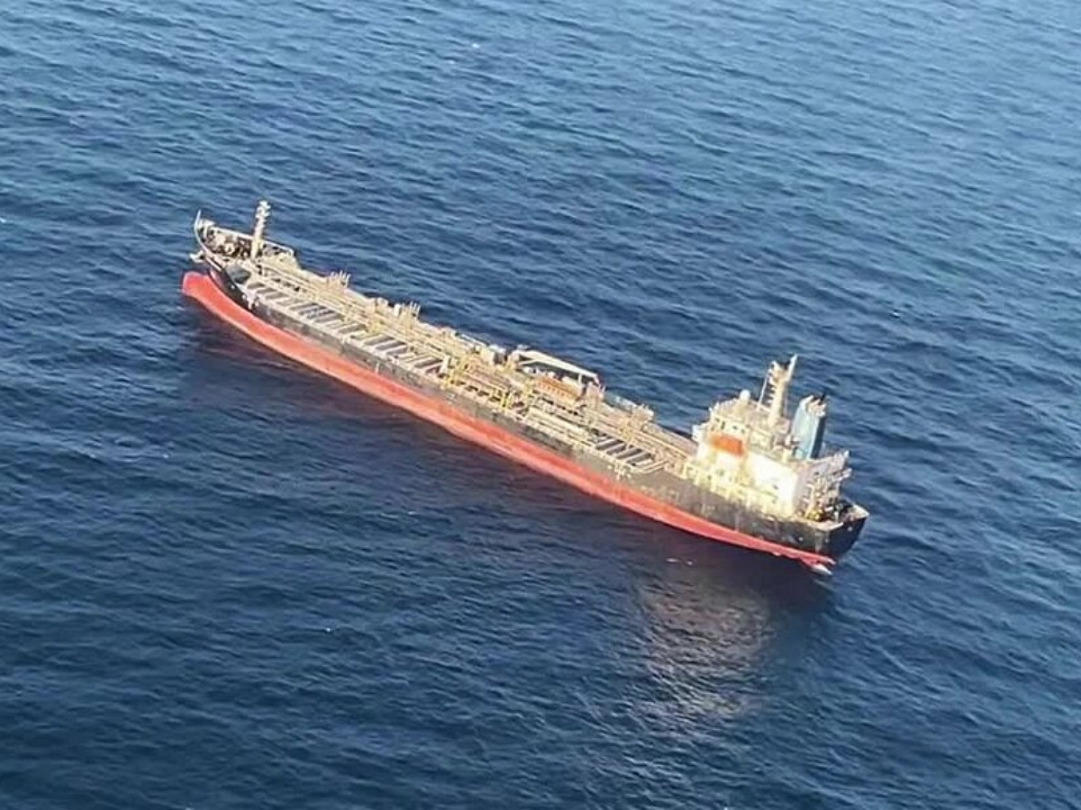 Греческий танкер с российскими нефтепродуктами нашел способ избежать удара хуситов