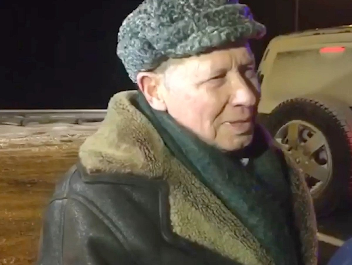 Латвия выгнала 82-летнего пенсионера в Россию, Кремль назвал это «позором»