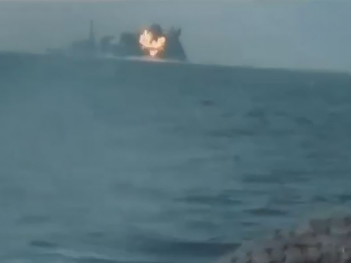 Удар танкера в Красном море