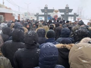 В Якутске более 300 человек устроили митинг после убийства 26-летнего парня