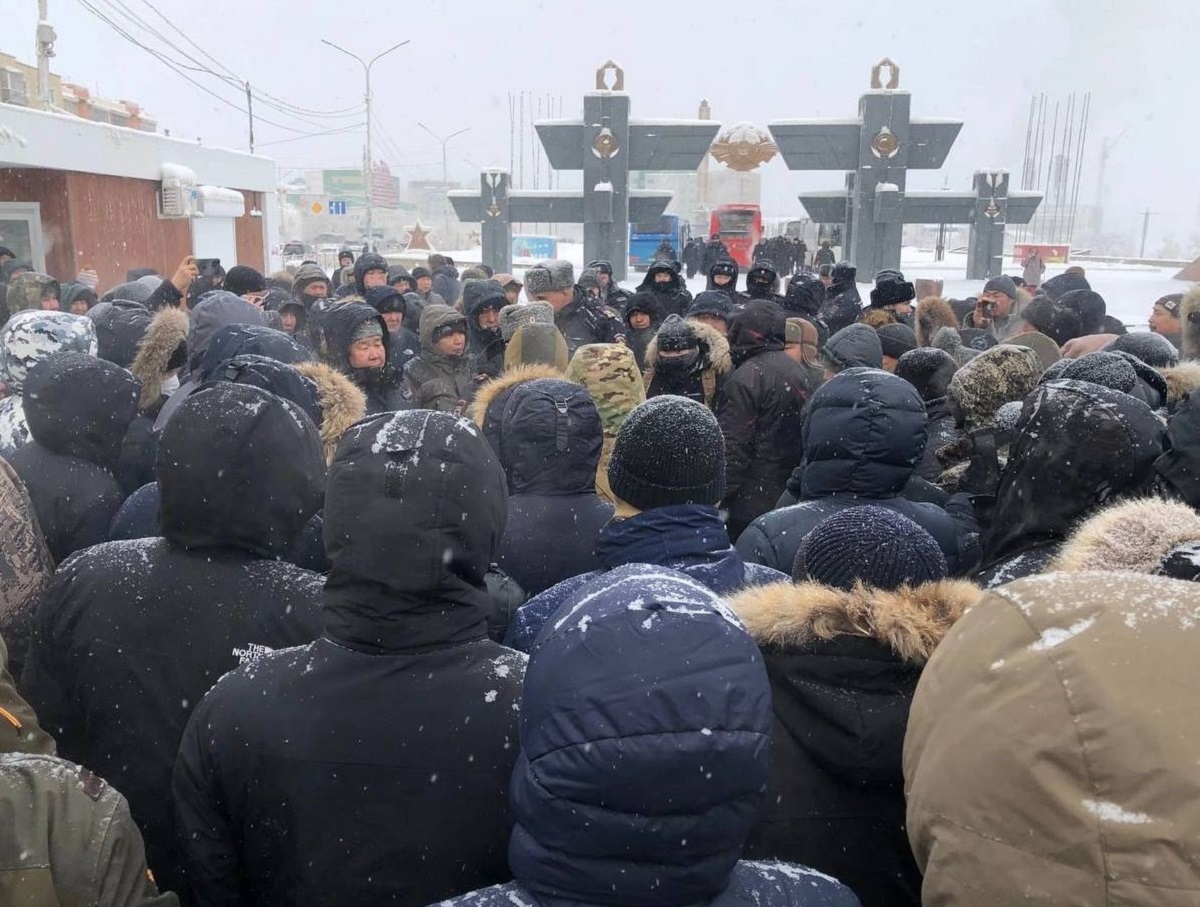В Якутске более 300 человек устроили митинг после убийства 26-летнего парня