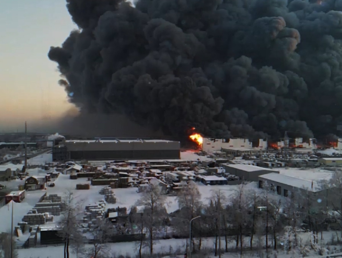 СМИ: сотрудник Wildberries угрожал сжечь склад в Шушарах перед страшным пожаром