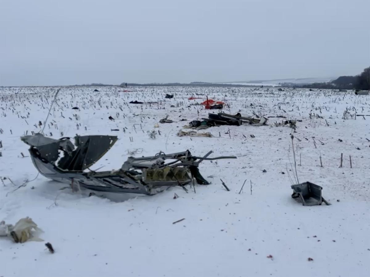 СК показал видео с телами вокруг упавшего Ил-76