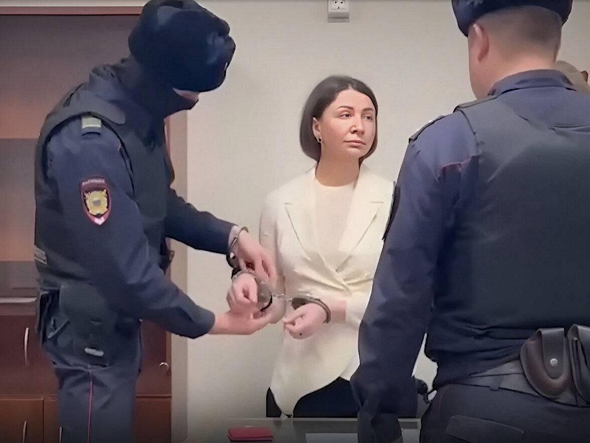 Блиновская расплакалась в суде, попросив отпустить ее из СИЗО к детям
