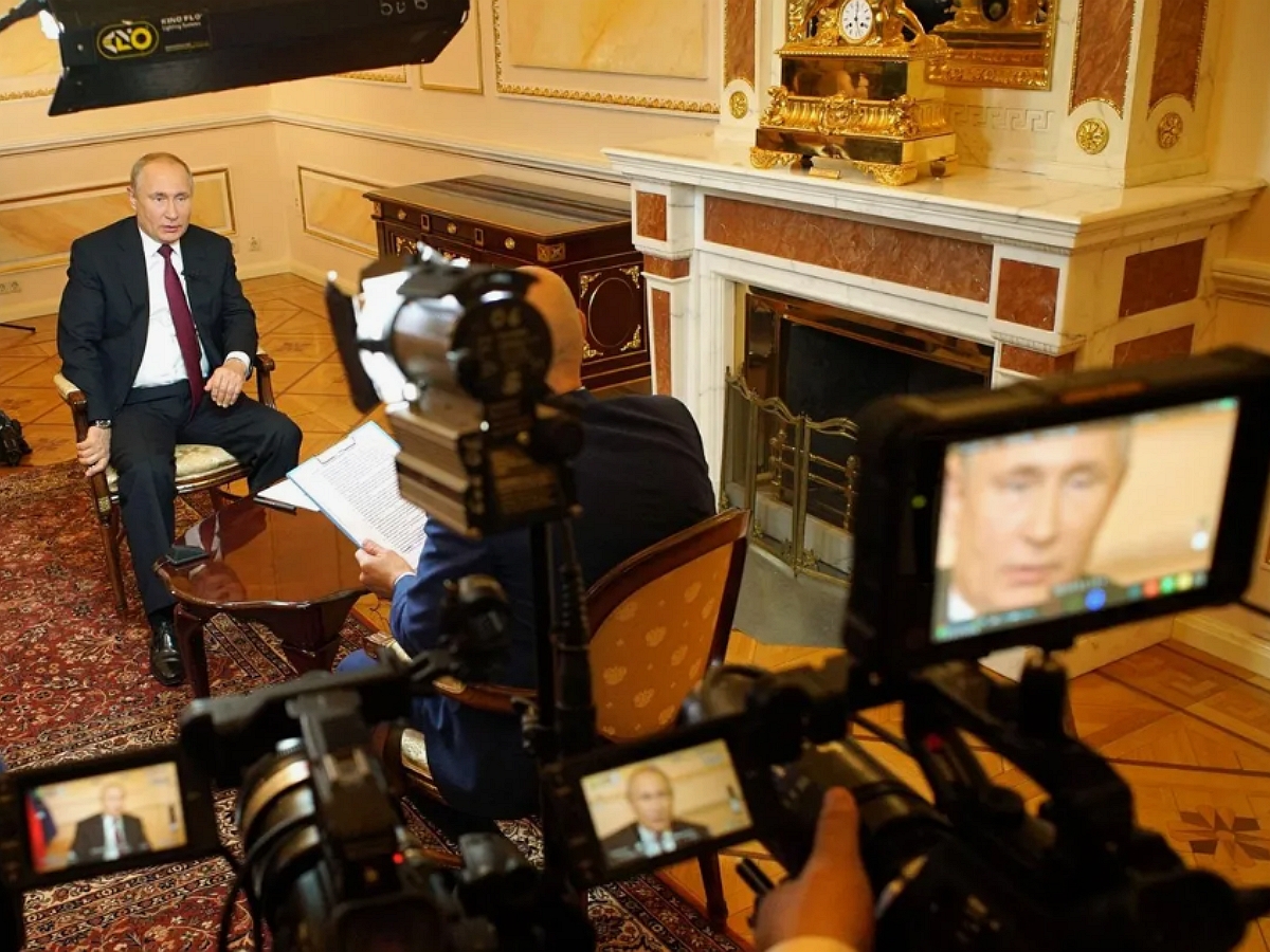 В Совфеде назвали причину бурного интереса к интервью Путина телеведущему Карлсону
