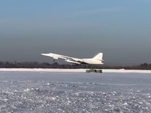 Владимир Путин пролетел по секретному маршруту на ракетоносце Ту-160М