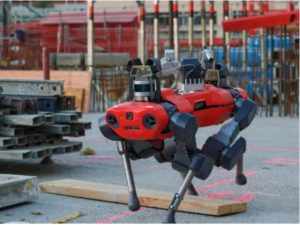 Необычный робот-трансформер грациозно преодолевает полосу препятствий