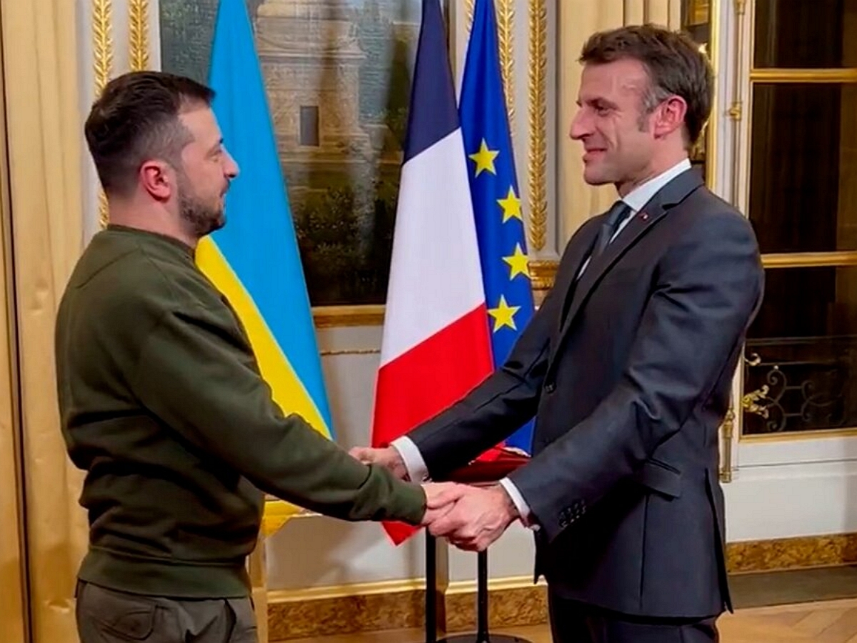 Макрон: Франция отправит войска на Украину при сдвижении фронта к Киеву или Одессе