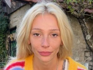 Настя Ивлеева ответила на критику за поддержку Путина цитатой Льва Толстого