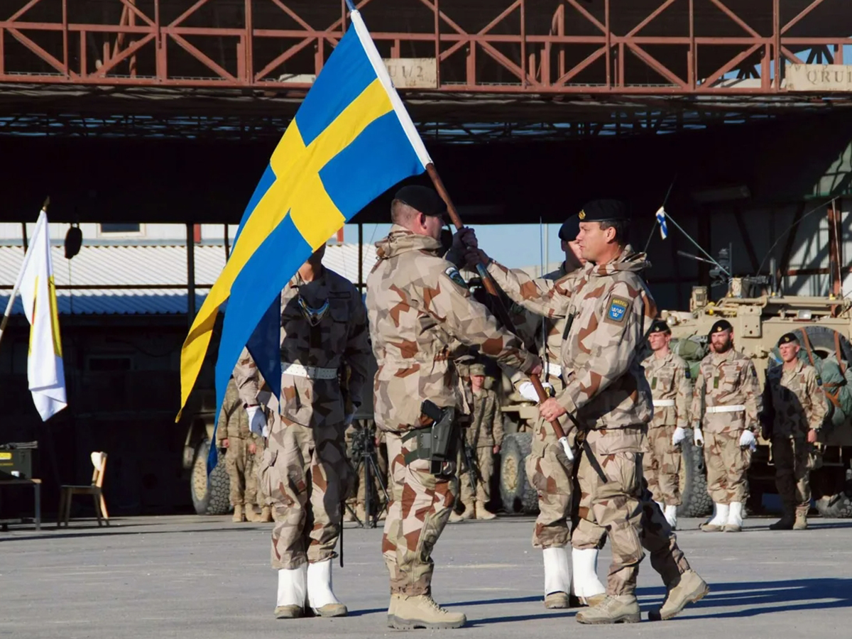 SO: жителей Швеции призвали запастись консервами перед войной с Россией